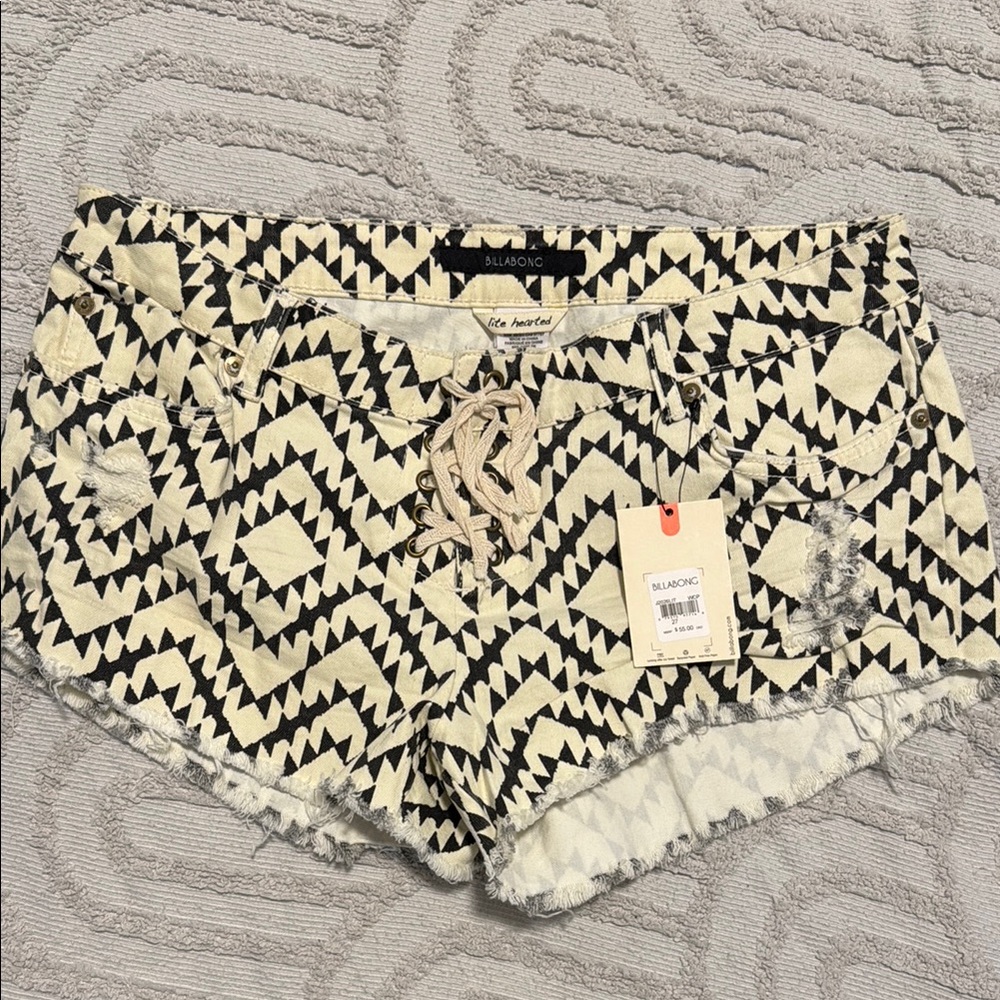 NWT Ladies Billabong Black and Cream Geometric Shorts